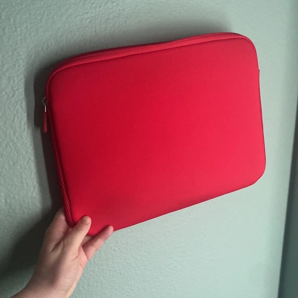NWOT CASE LOGIC 14” tomato red neoprene laptop zipper pouch - perfect never used